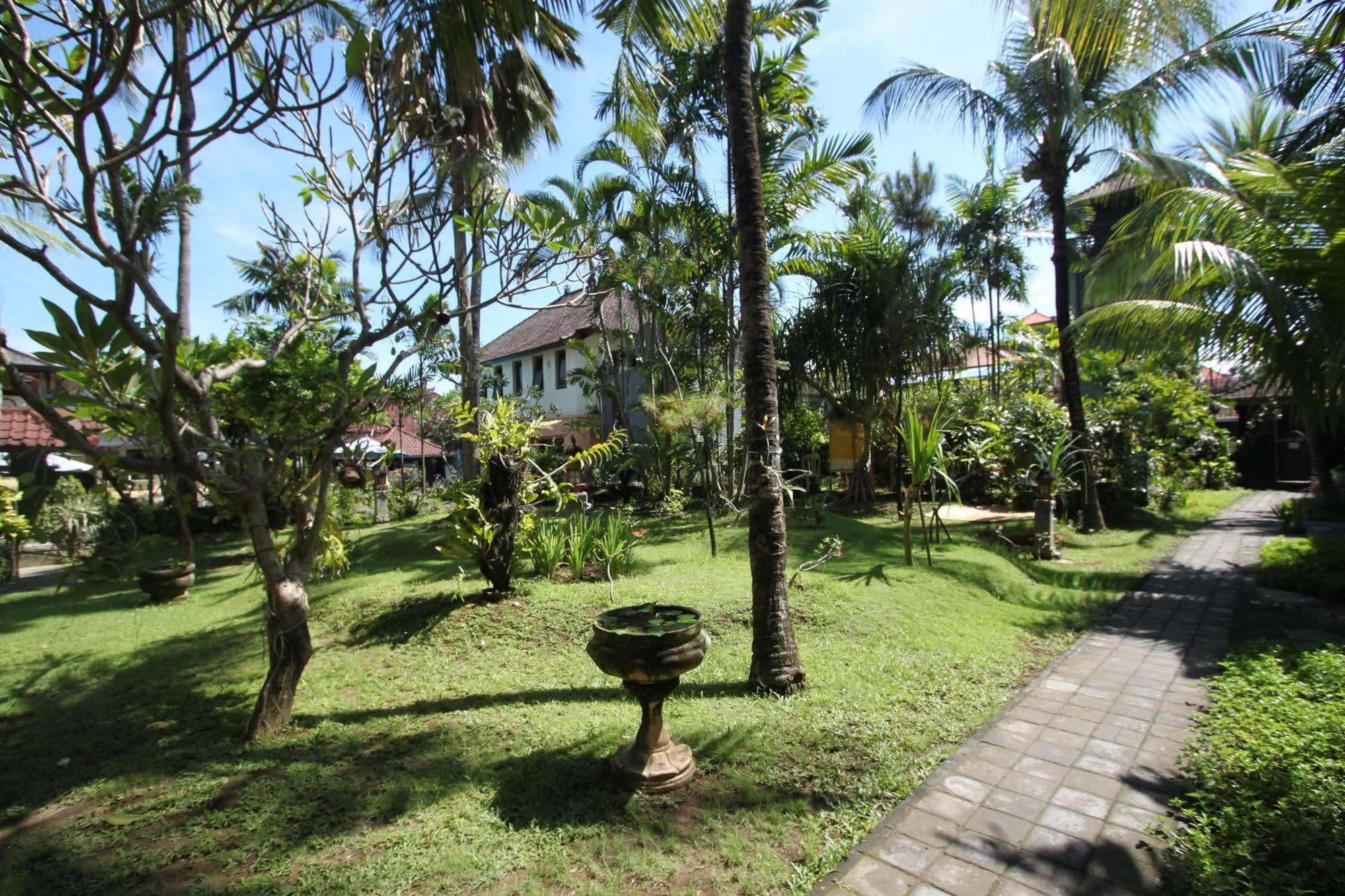 קוטה לומבוק Bakung Beach Resort מראה חיצוני תמונה